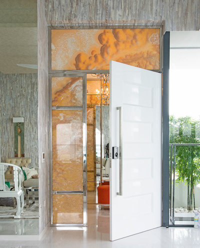 Contemporary Entrance by DESIGN INTERVENTION