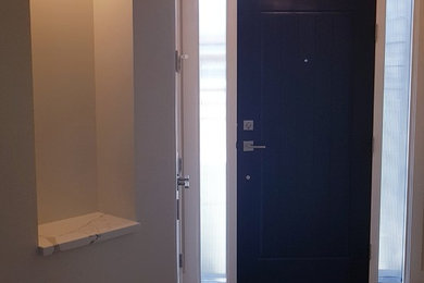 Example of a transitional entryway design in Vancouver