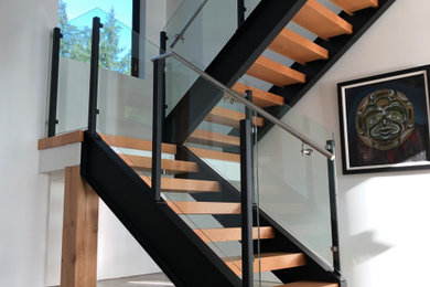 Example of a mid-sized arts and crafts staircase design in Vancouver