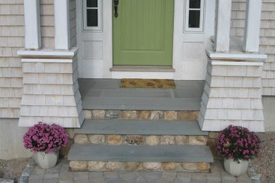 Foto de puerta principal de estilo americano de tamaño medio con puerta simple y puerta verde