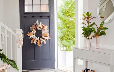 12 Christmas Front Door Decorating Ideas