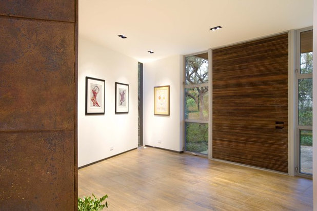 Contemporary Entry by Four Corners Construction, L.P.