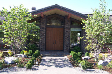 Entrance in Portland with a double front door.
