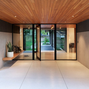 Idee per un grande ingresso moderno con pareti bianche, pavimento alla veneziana, una porta a pivot, una porta in vetro, pavimento bianco e soffitto in legno