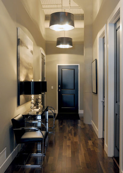Transitional Entry by Atmosphere Interior Design Inc.
