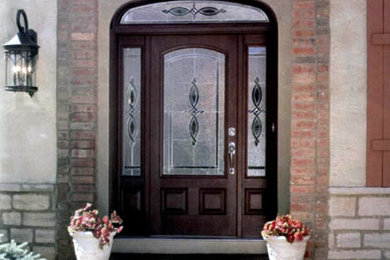Example of a classic entryway design in Chicago