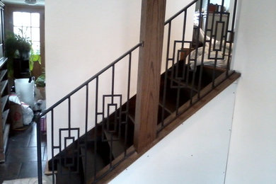 ミネアポリスにある高級な中くらいなトラディショナルスタイルのおしゃれな階段の写真