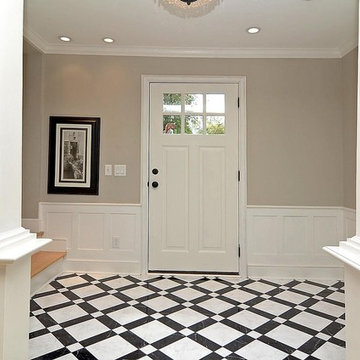 Traditional Foyer / Front Entry