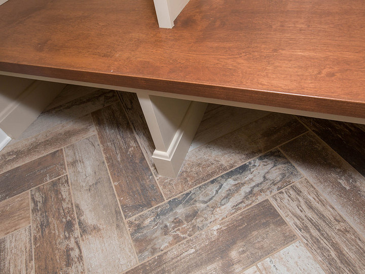 Traditional Entry - Mudroom