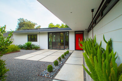 Example of a 1960s entryway design