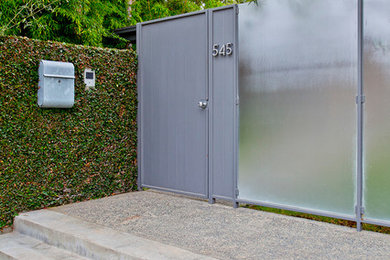 Example of an entryway design in Los Angeles