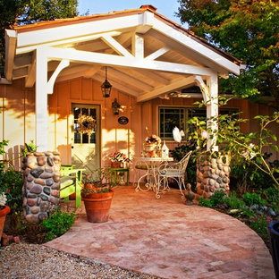 Shabby-Style Eingang mit Einzeltür und grüner Tür in Santa Barbara
