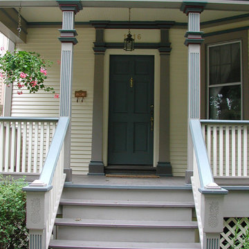 Victorian Style Home - Chicago Lakewood Area in Vinyl Siding