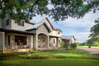 Example of a cottage entryway design in Austin