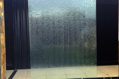 オークランドにあるコンテンポラリースタイルのおしゃれな玄関の写真