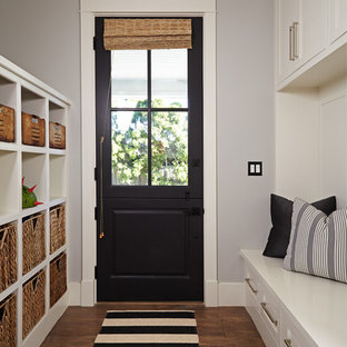 Foto di un ingresso con anticamera chic con pareti grigie, pavimento in legno massello medio, una porta olandese e una porta nera