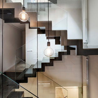 Modelo de escalera en U, contemporánea, con barandilla de vidrio