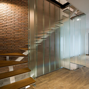 Imagen de escalera en L, contemporánea, de tamaño medio, con escalones de madera