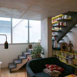 Idée de décoration pour un escalier sans contremarche bohème avec des marches en bois peint.