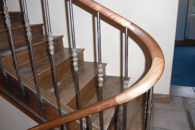 Cette image montre un escalier rustique.