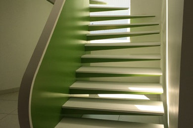 レンヌにあるコンテンポラリースタイルのおしゃれな階段の写真