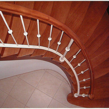 Escalier bois, rampe métal