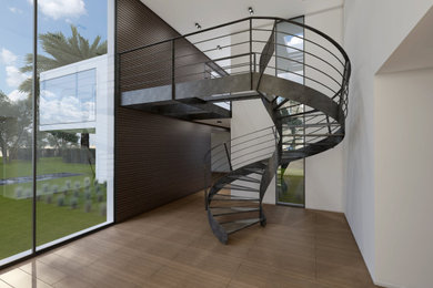 Exemple d'un escalier hélicoïdal tendance avec des marches en verre et un garde-corps en métal.