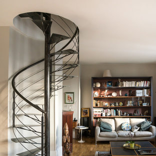 Idée de décoration pour un escalier sans contremarche hélicoïdal design de taille moyenne avec des marches en métal.