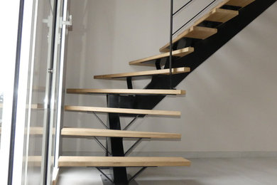 リールにあるコンテンポラリースタイルのおしゃれな階段の写真