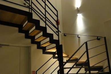 ランスにあるインダストリアルスタイルのおしゃれな階段の写真