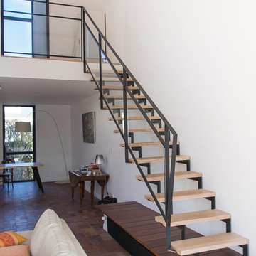 Escalier métallique dans une maison d'architecte