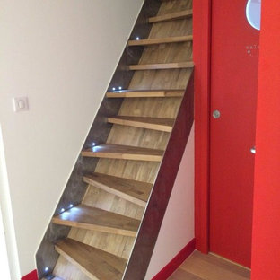 Idee per una scala a rampa dritta design con pedata in legno e alzata in legno