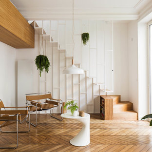 Réalisation d'un escalier sans contremarche droit nordique de taille moyenne avec des marches en bois.