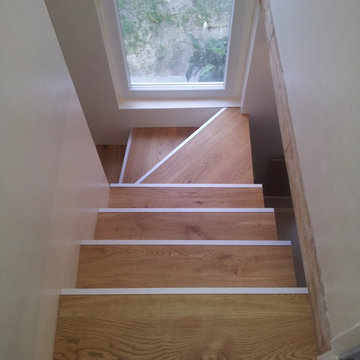 Escalier semi-suspendue avec ouverture