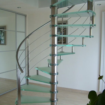 Escalier Spiro inox et verre dépoli / Spiro stairs stainless steel and glass