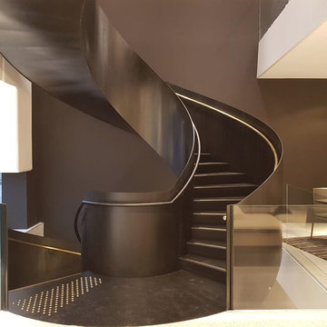 Escaliers à vrille en acier sur 2 niveaux