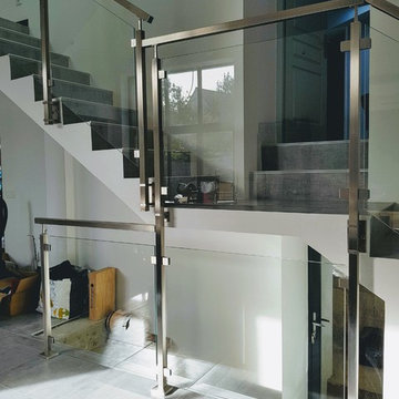 Garde-corps inox gamme carrée verre plein, escalier passerelle et mezzanine