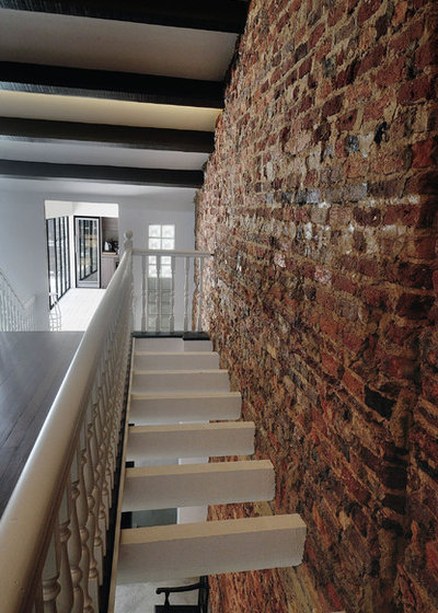 Contemporary Staircase by Supercraft Studio | Architecte d'intérieur