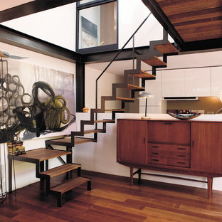 Inspiration pour un escalier sans contremarche design en U de taille moyenne avec des marches en bois.