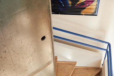 リヨンにあるトラディショナルスタイルのおしゃれな階段の写真