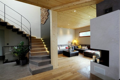 Cette photo montre un grand escalier tendance en L avec des contremarches en bois et des marches en bois.