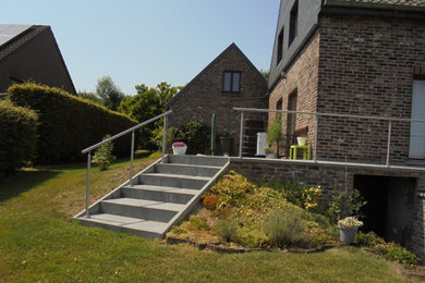 Exemple d'un escalier moderne en béton.