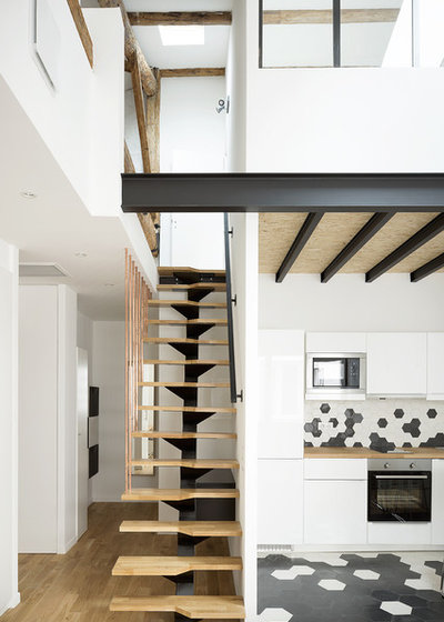 Modern Treppen by Thomas Landemaine Architectes