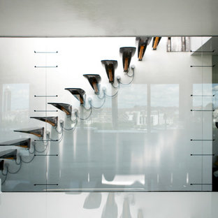 Réalisation d'un escalier sans contremarche flottant design de taille moyenne.