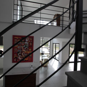 Rampe d'escalier en acier noir mat sur mesure Maison contemporaine 380 M²