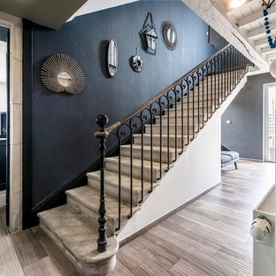 Réalisation d'un escalier droit tradition de taille moyenne.
