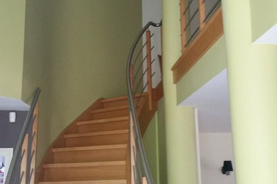 リールにあるトラディショナルスタイルのおしゃれな階段の写真
