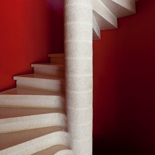 Cette image montre un escalier hélicoïdal bohème.
