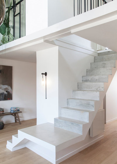Contemporary Staircase by atelier daaa