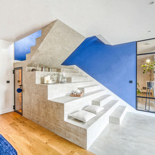 Idées déco pour un escalier contemporain en U avec des marches en béton et des contremarches en béton.